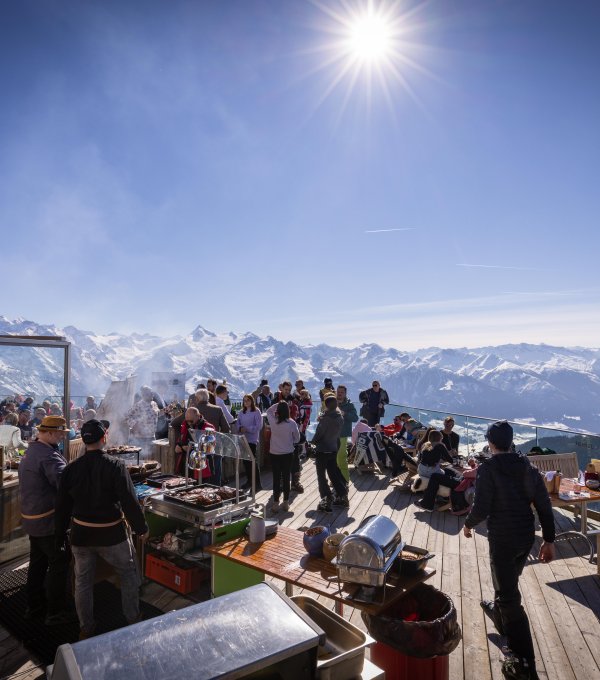 BBQ experience on the sun terrace of the mountain restaurant | © Zell am See-Kaprun Tourismus